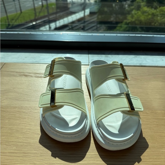 Alexander McQueen‎ White Sandals with Gold Buckles Size 37 - Picture 6 of 8